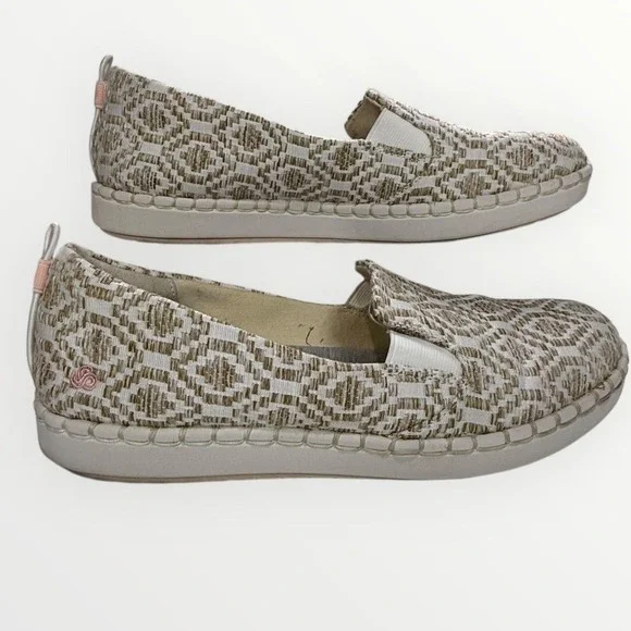 Clarks Cloudsteppers Women's Size 8 Step Glow Slip On Shoes Beige Gold Pattern - Picture 2 of 8